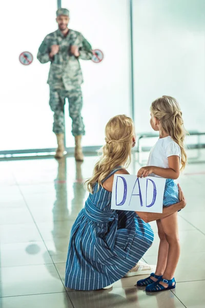 Mother and daughter meeting father at airport — Stock Photo