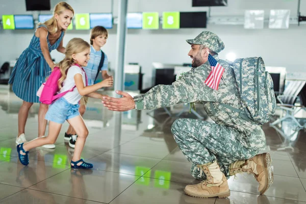 Family meeting father in military uniform — Stock Photo