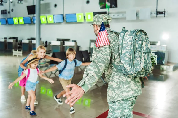 Family meeting father in military uniform — Stock Photo