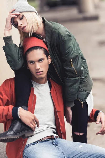 Couple posing outdoors — Stock Photo