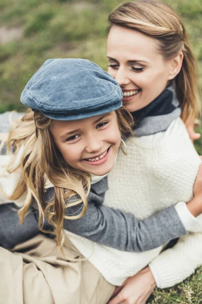 Madre e hija - foto de stock