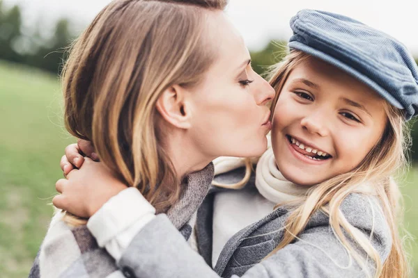 Mother and daughter at countryside — Stock Photo