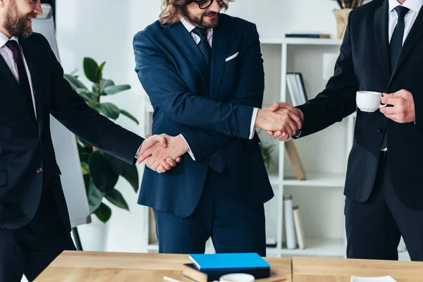 Stringere la mano — Foto stock