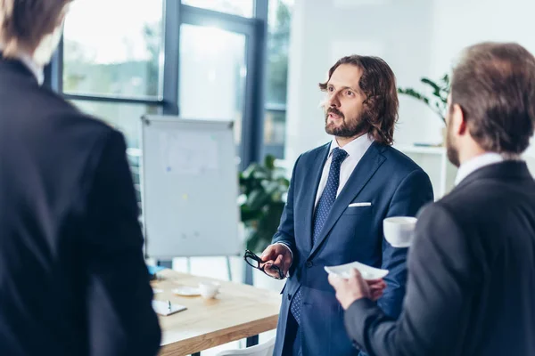 Businessmen talking in office — Stock Photo