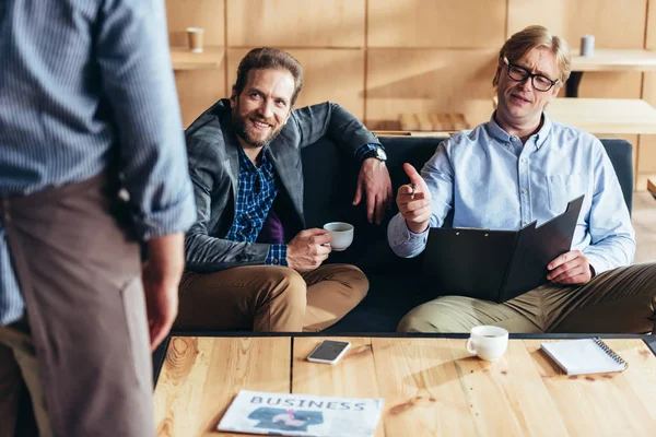 Businessmen drinking coffee in cafe — Stock Photo