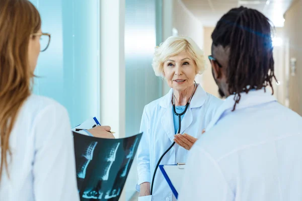 Senior doctor teaching interns — Stock Photo