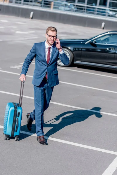 Businessman with suitcase for trip — Stock Photo