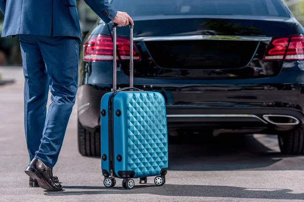 Uomo d'affari pronto per il viaggio d'affari — Foto stock