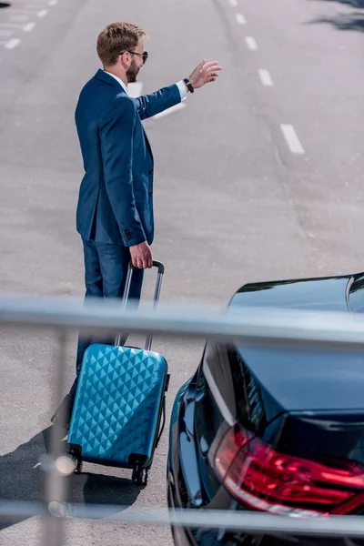 Businessman with suitcase for business trip — Stock Photo