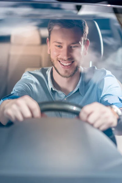 Man driving car — Stock Photo