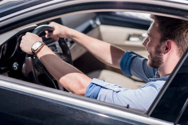 Homme voiture de conduite — Photo de stock