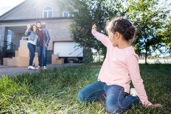 Little girl waving to parents — Stock Photo