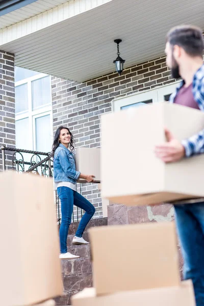 Couple moving into new house — Stock Photo