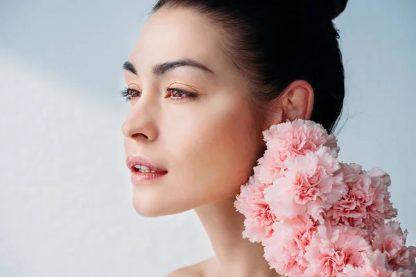 Woman with fresh skin and pink cloves — Stock Photo