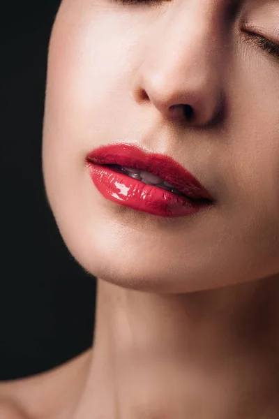 Jeune femme aux lèvres rouges — Photo de stock