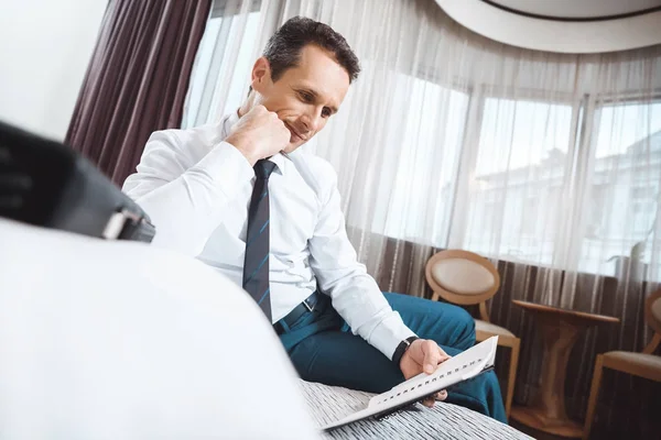 Businessman reading notebook — Stock Photo