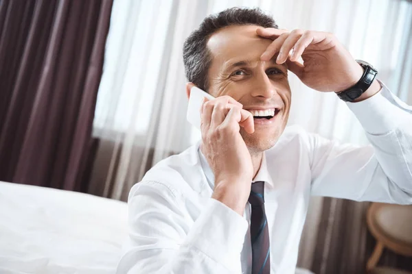 Businessman talking on phone — Stock Photo