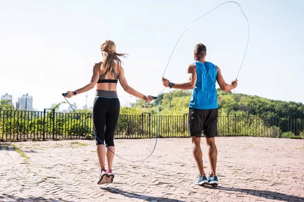 Jumping on skipping ropes — Stock Photo
