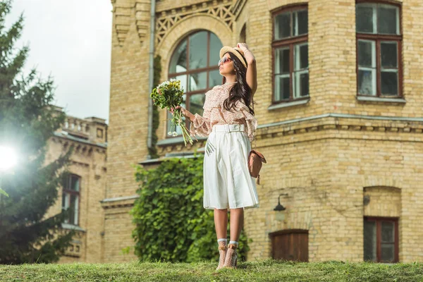 Beautiful happy girl with bouquet — Stock Photo