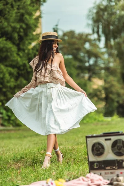 Happy girl in straw hat — Stock Photo