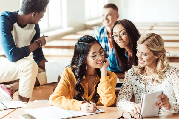 Students discussing homework — Stock Photo