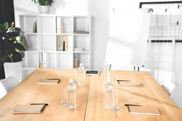 Empty conference hall — Stock Photo