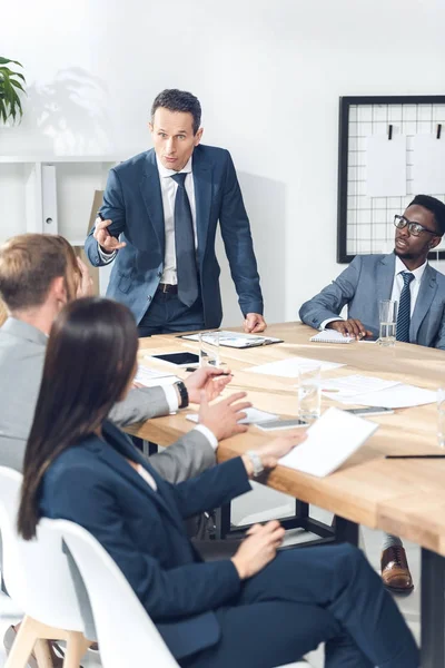 Boss abusing on subordinates — Stock Photo