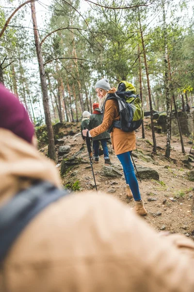 Smiling woman trekking with family — Stock Photo