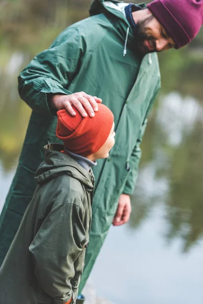 Vater und kleiner Sohn — Stockfoto