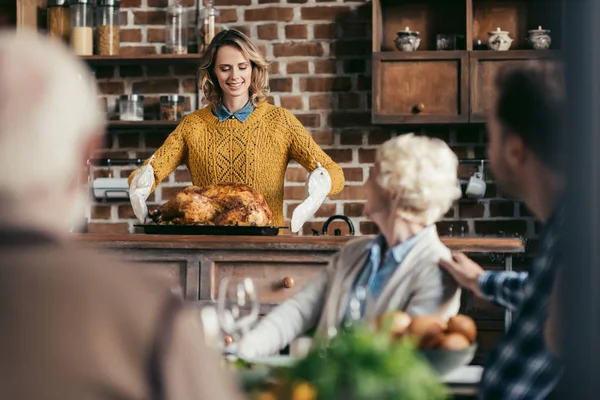 Woman with thanksgiving turkey — Stock Photo