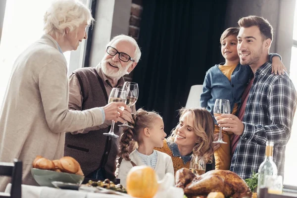 Cena de vacaciones - foto de stock