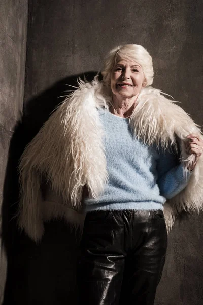 Senior woman in fur coat — Stock Photo