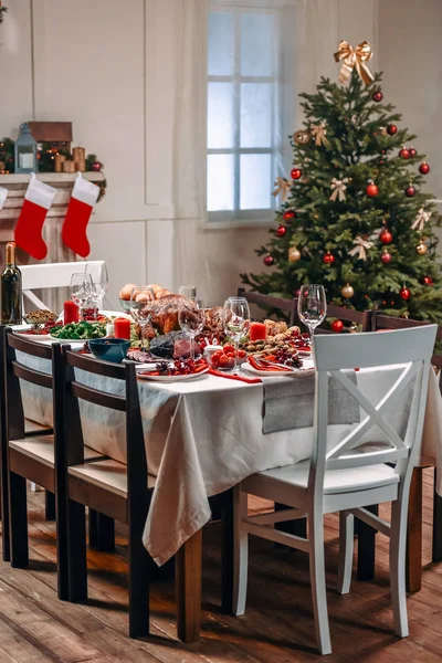 Served table for christmas dinner — Stock Photo