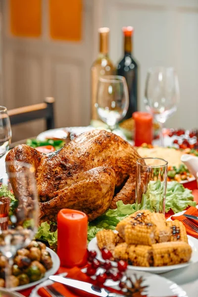 Served table for christmas dinner — Stock Photo