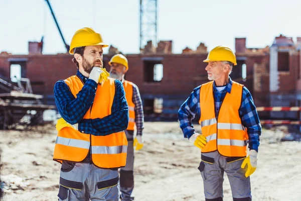 Bauarbeiter auf der Baustelle — Stockfoto