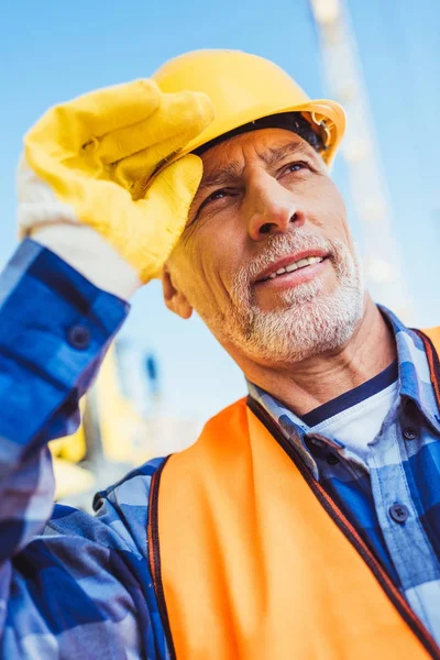 Trabalhador da construção em uniforme — Fotografia de Stock