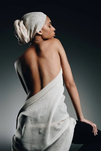 Mulher afro-americana sensual — Fotografia de Stock