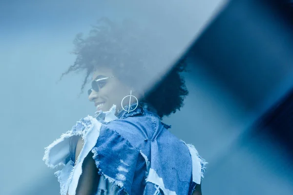 Mulher afro na moda — Fotografia de Stock
