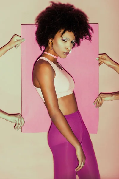 Atractivo modelo afroamericano - foto de stock