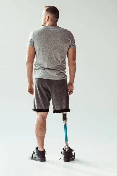 Man with leg prosthesis — Stock Photo