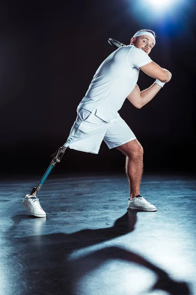 Joueur de tennis paralympique avec raquette — Photo de stock