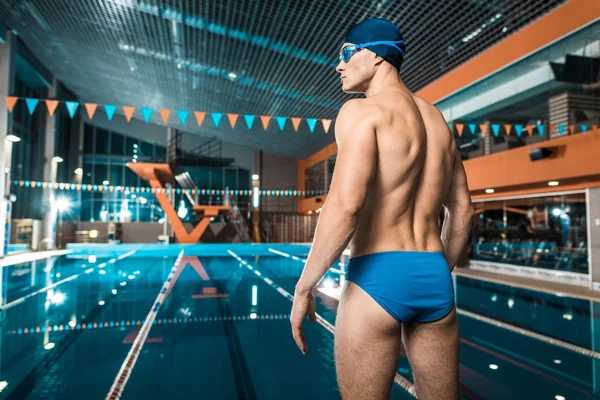 Nageur à la piscine — Photo de stock
