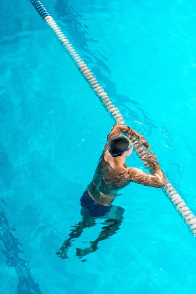 Nadador na piscina — Fotografia de Stock