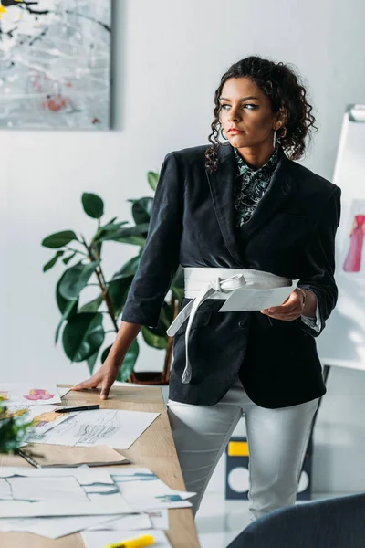 Joven afroamericano diseñador de moda - foto de stock