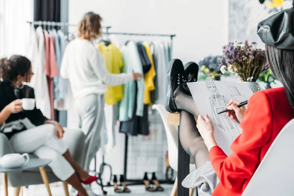 Croquis de dessin de créateur de mode — Photo de stock