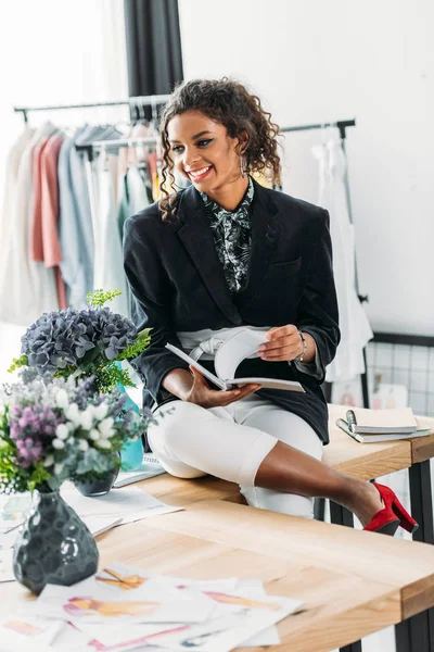 Jeune créateur de mode afro-américain — Photo de stock