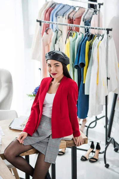 Diseñador de moda asiático - foto de stock