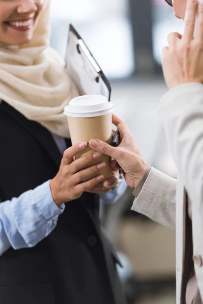 Businesswoman giving coffee to colleague — Stock Photo