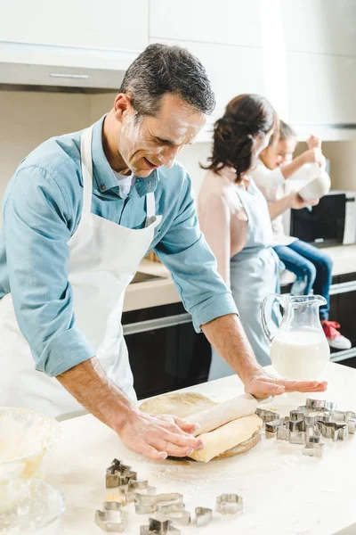 Happy caucasian family in flour making dough at kitchen — Stock Photo