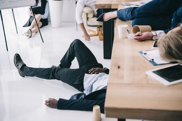 Empresarios dormidos - foto de stock